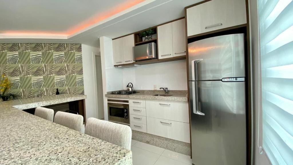 Solar Das Ilhas - Aconchegante Apartamento Na Linda Praia De 4 Ilhas Бомбиньяс Экстерьер фото