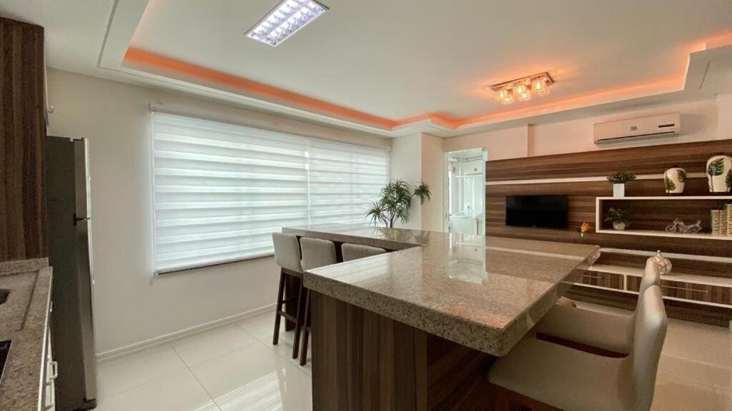 Solar Das Ilhas - Aconchegante Apartamento Na Linda Praia De 4 Ilhas Бомбиньяс Экстерьер фото